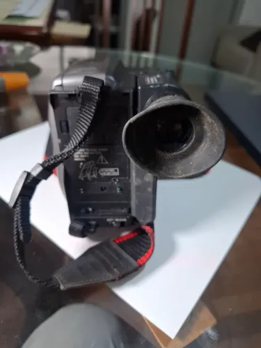 Câmera compacta VHS - GR-AX1010