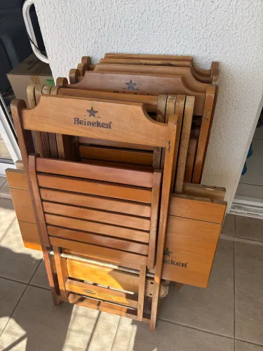 VENDO MESA DE MADEIRA HEINEKEN E 5 CADEIRAS