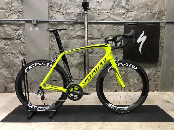 A Specialized Venge é uma bicicleta de estrada aerodinâmica de alto desempenho .