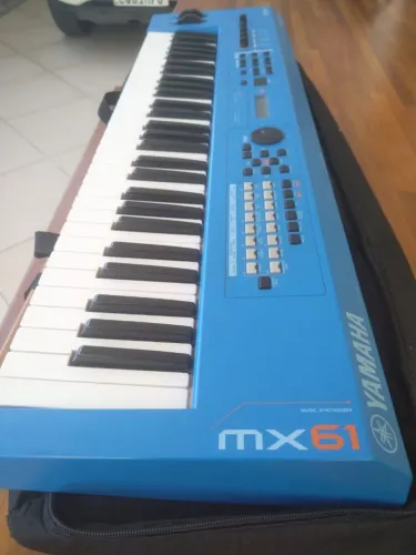 Vendo teclado sintetizador Yamaha mx61 V2 blue