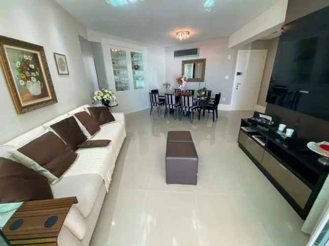 Apartamento à venda na quadra mar de Balneário Camboriú