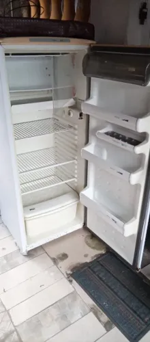 Geladeira consul 300L conservada em bom estado