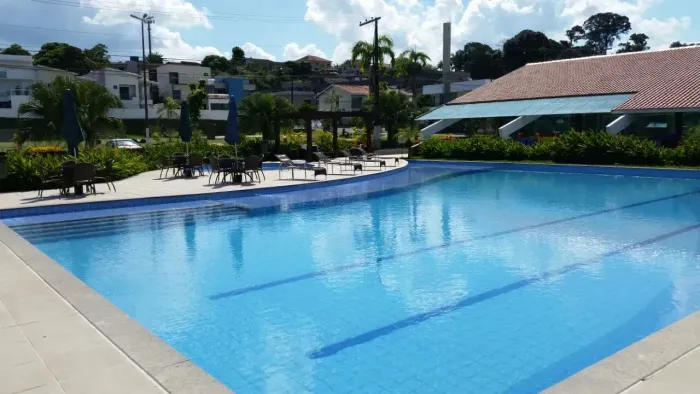 Alugo/Vendo Casa Duplex no Condomínio Quintas das Laranjeiras. 4 amplas Suítes. Piscina. M