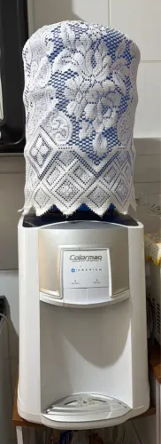 Vendo bebedouro Colormaq + 3 galões