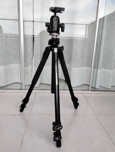 Tripé Manfrotto 190XPROB e cabeça esférica Manfrotto 498RC2
