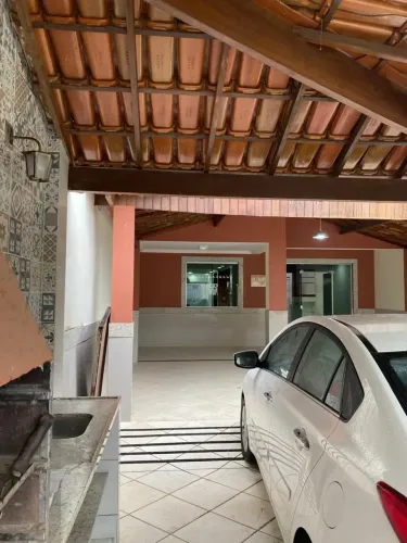 Imóvel para aluguel possui 250 metros quadrados com 3 quartos