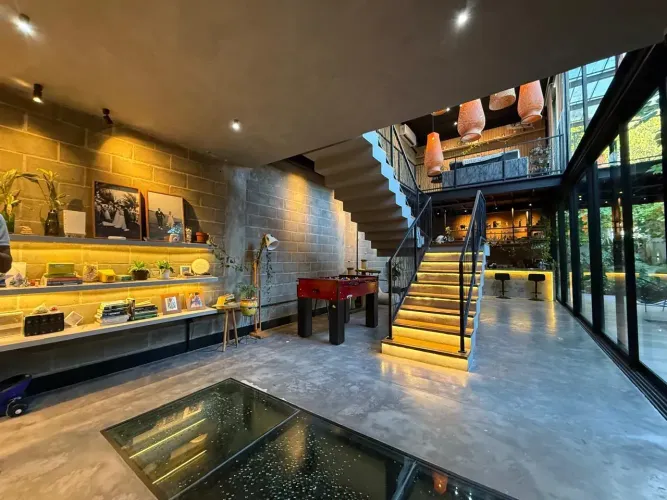Casa inteligente no estilo industrial localizada no Condomínio Green Hills