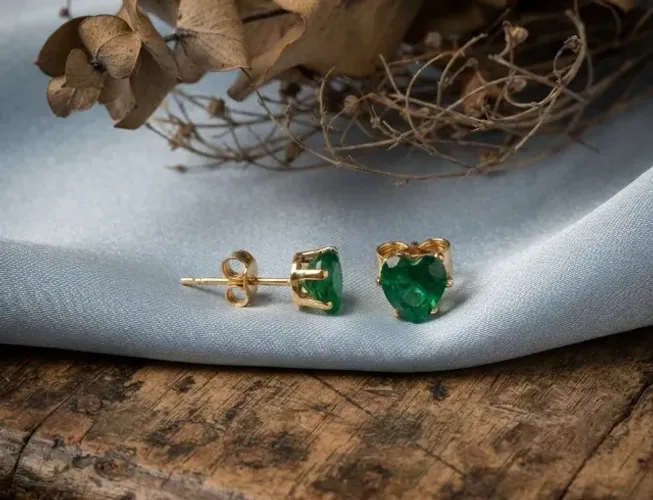 Brinco Pequeno Coração 5mm Zircônia Folheado a Ouro 18k