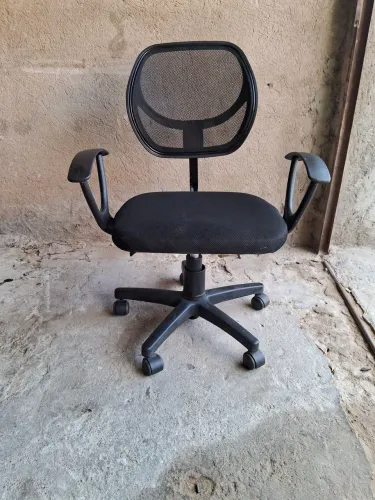 Vendo cadeira de escritório por 100 reais entrego