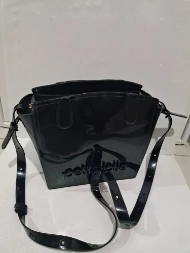 Bolsa Petit Jolie Preta 22cm comprimento, 22cm altura ( com avaria)
