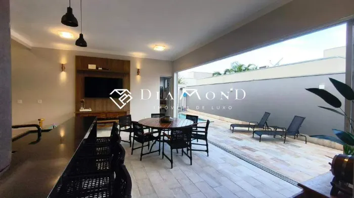 Casa de Alto Padrão com 3 Suítes, Piscina Aquecida e Sauna | Condomínio Jardim Versailles