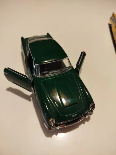 Carrinhos miniatura 