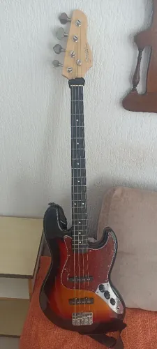 Contra baixo 4 cordas Giannini