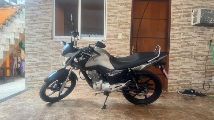 VENDE-SE UMA LINDA HONDA CG 150 FAN ESDI ANO 2015/2015