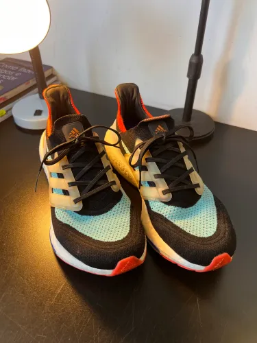 Tênis adidas 