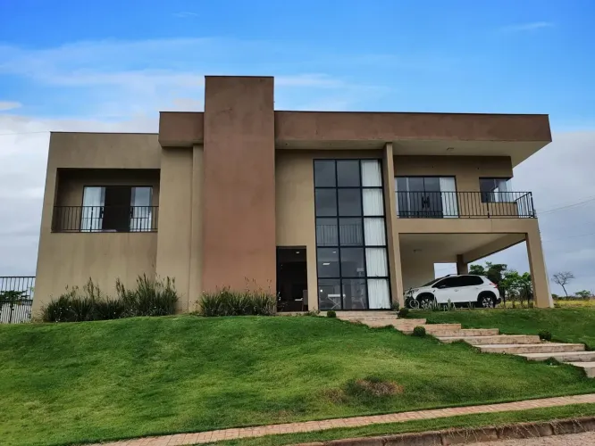 Casa de Condomínio 4 Quartos 1 Suíte com Closet Lazer com SPA e Churrasqueira