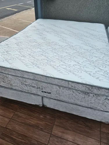 Cama Box Queen