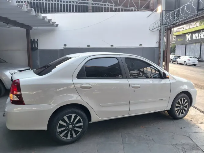Toyota Etios Platinum Sed. 1.5 Flex 16V 4P Mec. 2016