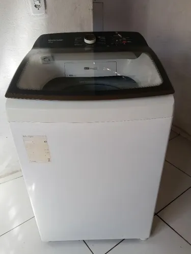 Vendo uma máquina de lavar roupa Brastemp 12 kg bem conservada funcionando tudo