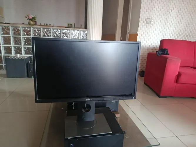 Monitor Dell 21.5" Full HD IPS P2217H - HDMI DisplayPort Ajuste Altura