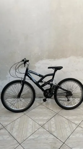 Bike aro 24 OFERTA !!! com marcha , amortecedor traseiro, seminova REVISADA