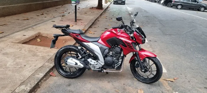 Yamaha FZ25 Fazer 2022 - Impecável e Revisada