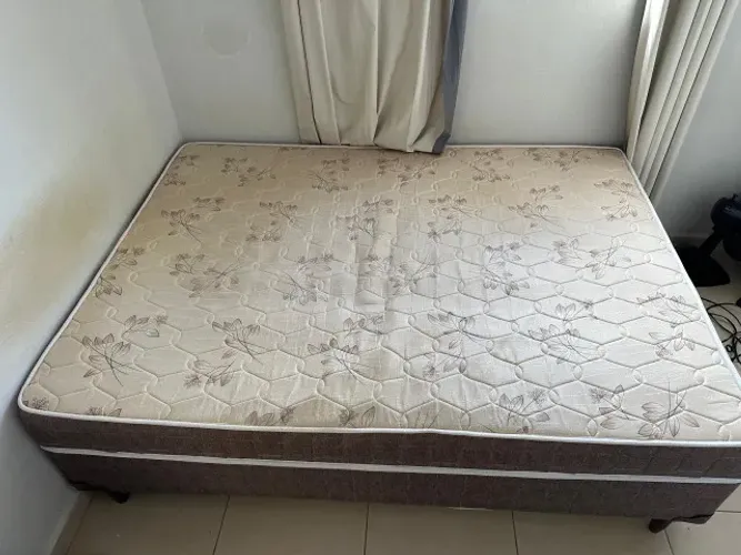 2 camas de casal e 1 guarda roupas