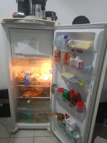 Vendo geladeira consul super conservada 