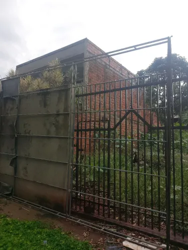 Vende-se armação de toldo 5,00x3,00 MTS