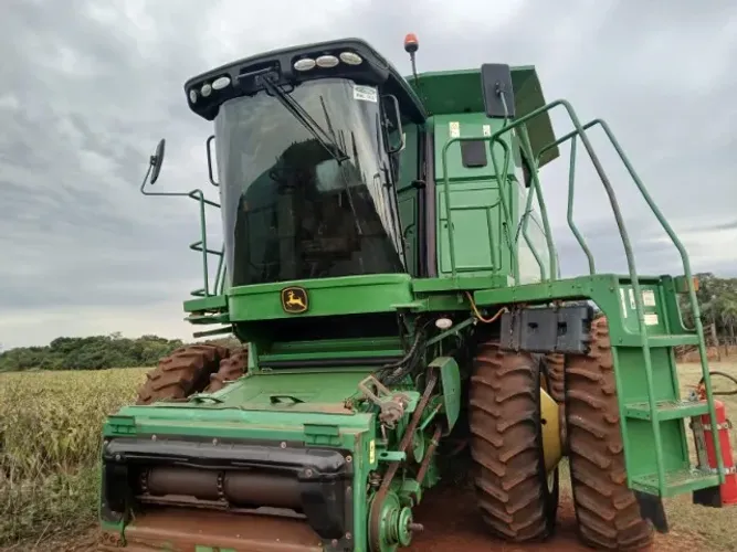 Colheitadeira John Deere STS 9750, ano 2008