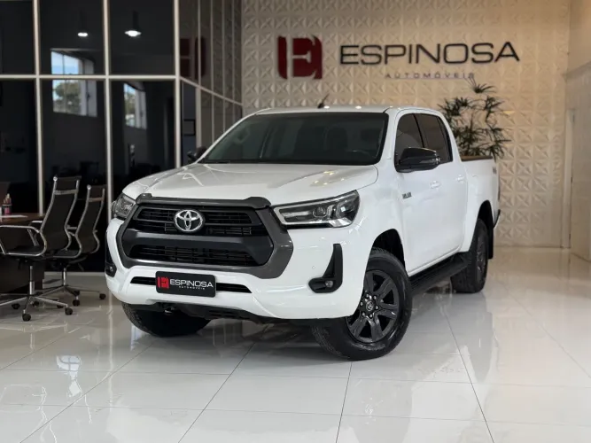 Toyota Hilux CD SR5 4X4 2.8 Diesel 2024