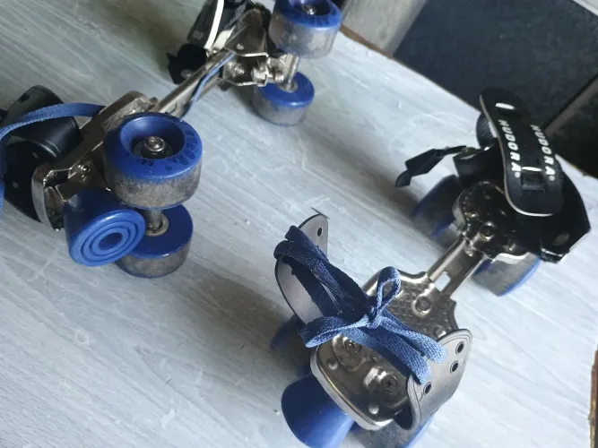 Patins de ferro antigo ajustável Hudora 