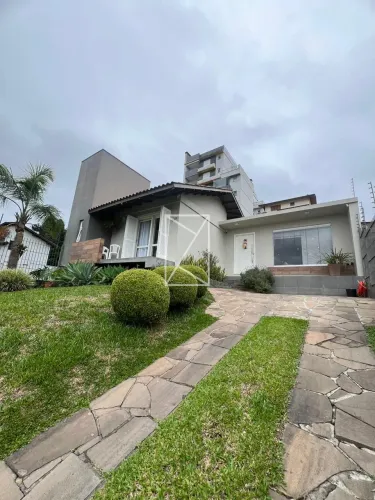 Destak Imóveis vende excelente casa semi mobiliada no Bairro Jardim Am