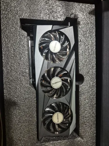 Gigabyte Radeon RX 7600 Gaming OC 8GB GDDR6 - 3 Fans (10 meses de uso)