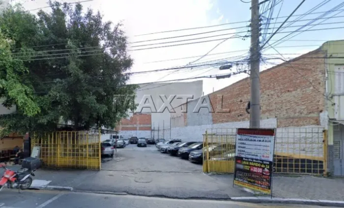 Terreno à venda com 400m² de área total e 9,00m de frente, no bairro do Brás.