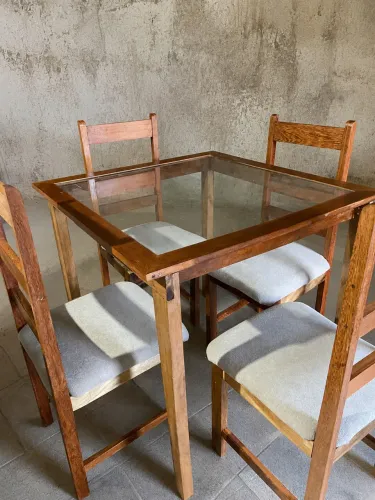 Mesa com 4 cadeiras