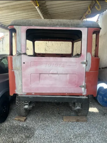 Toyota Band.Jipe Cap.de Aço Chas. Curto Diesel 1986