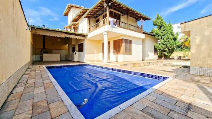 Casa à venda, 3 quartos, 2 suítes, 4 vagas, Copacabana - Belo Horizonte/MG