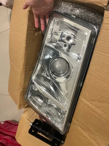 Farol caminhão volvo
