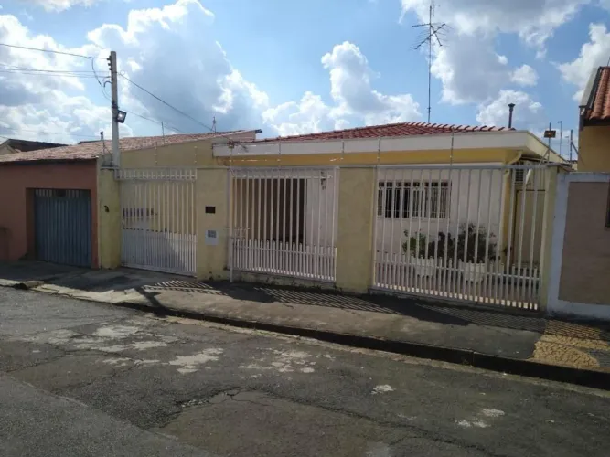 CASA 3 QUARTOS A VENDA PARQUE INDUSTRIAL- ACEITA PERMUTA