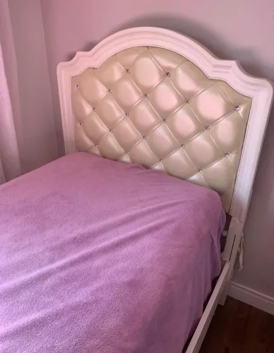 Móveis importados. Quarto de menina.