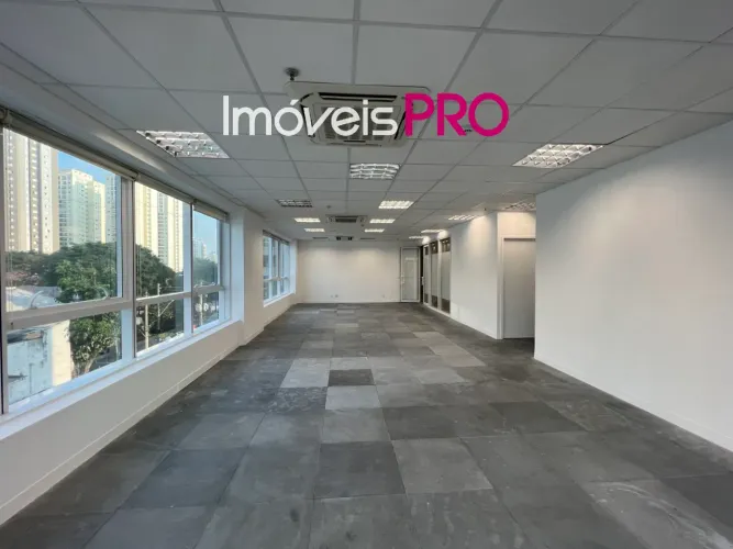 Conjunto em Moema Pássaros com 133m² em condomínio com perfil corporativo
