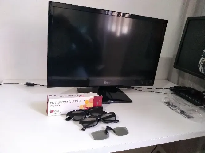 Monitor 3D  23" LED LG D2342P com Óculos 3D FULL HD