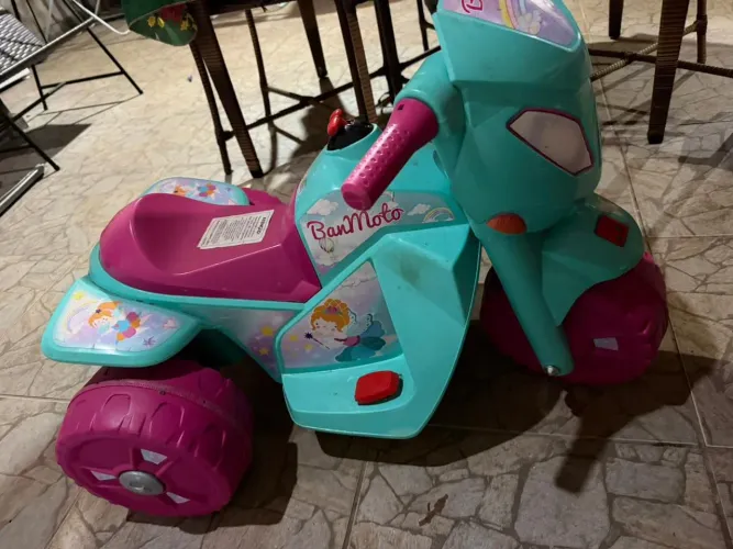 Moto elétrica infantil 