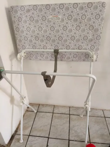 Vendo banheira de bebê com suporte e berço 
