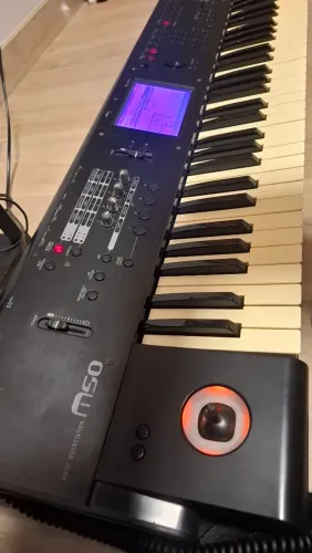 Teclado Korg M50 Workstation Touchscreen 61 teclas