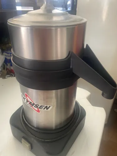 Vendo espremedor de laranja industrial