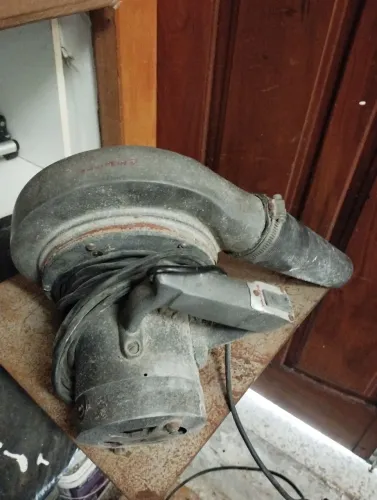 Soprador de folhas usado. 