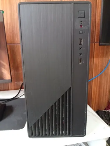 Computador Desktop Intel Core I3 8GB Memória RAM Usado
