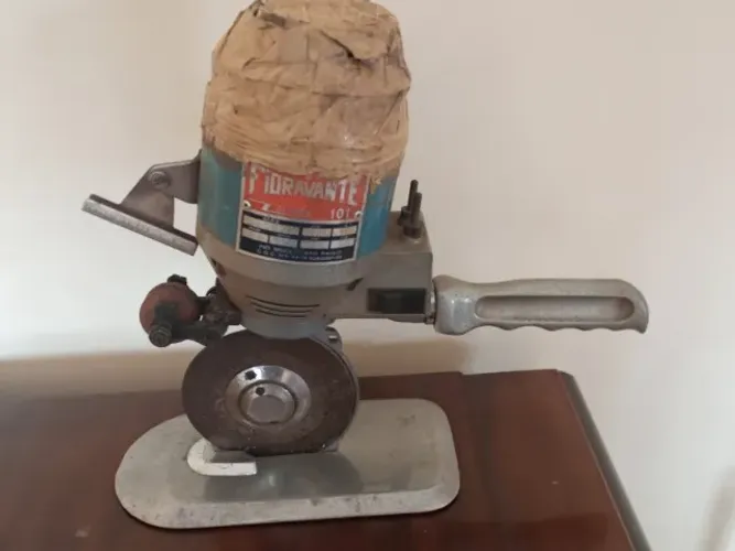 máquina de cortar tecidos Fioravante